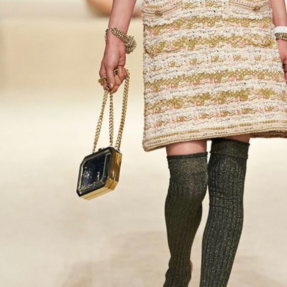 CHANEL RUNWAY BAG - Picture 2 of 13